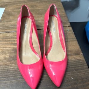 Gianni Bini bright pink pumps